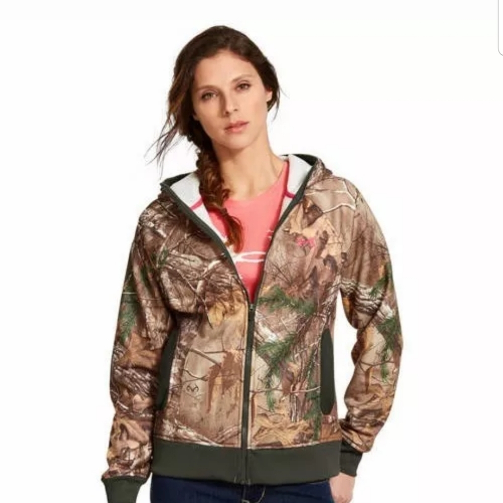 WANTED UNDER ARMOUR CAMO SIZE XL